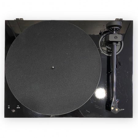 Pro-Ject x1 turntable
